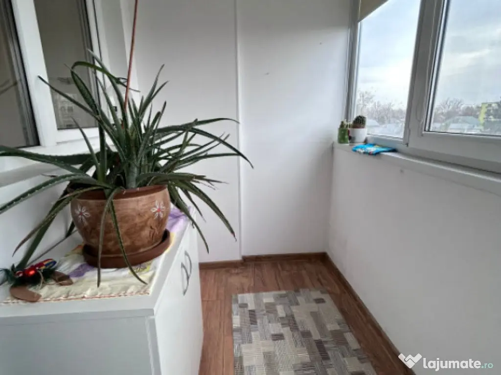 - Apartament 2 camere Renovat Total, zona Garii. Suprafata 4 