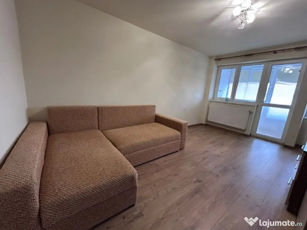 - Apartament 2 camere Renovat Total, zona Garii. Suprafata 4 