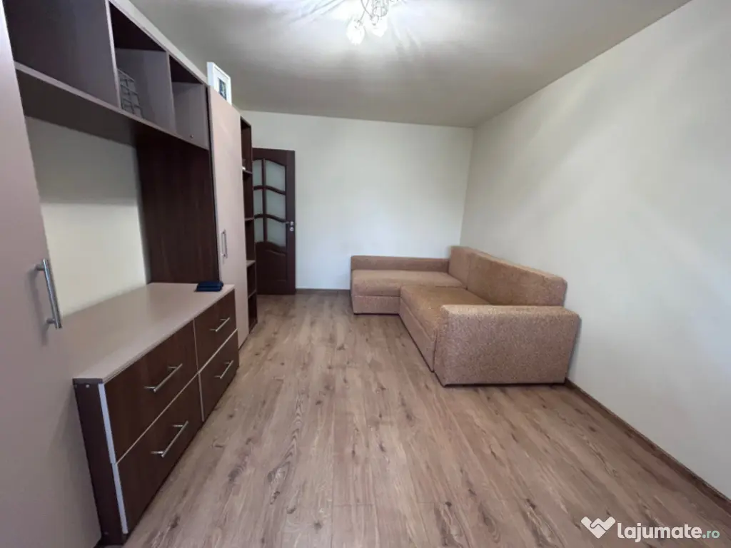 - Apartament 2 camere Renovat Total, zona Garii. Suprafata 4 