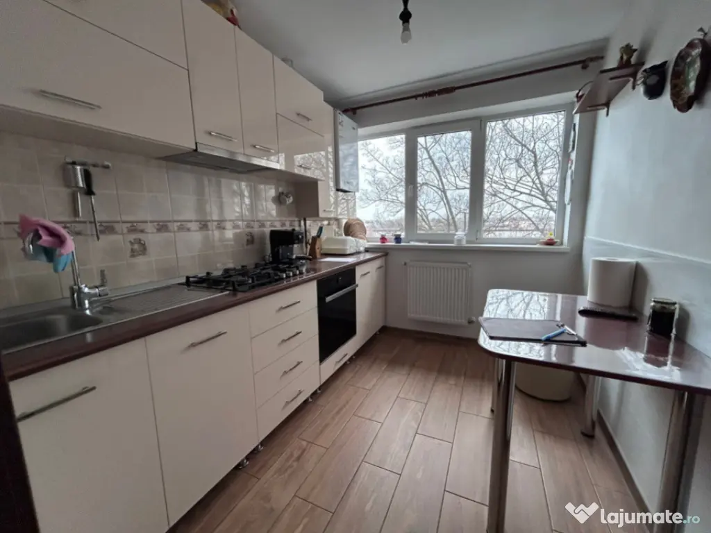 - Apartament 2 camere Renovat Total, zona Garii. Suprafata 4 