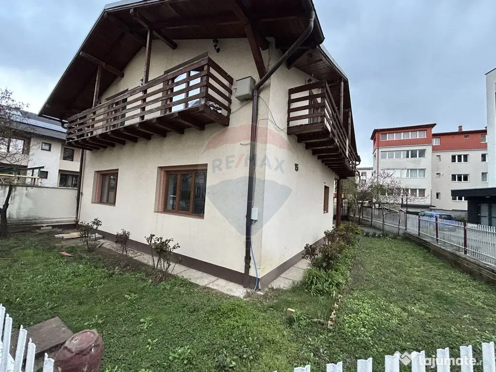 Casă / Vilă cu 5 camere de vânzare în zona Orasul Vechi 