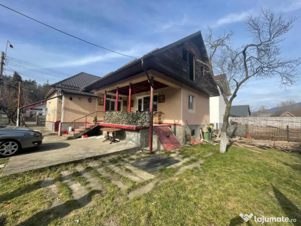 Casă unifamilială cu curte proprie, 100 mp, zona Ferneziu 