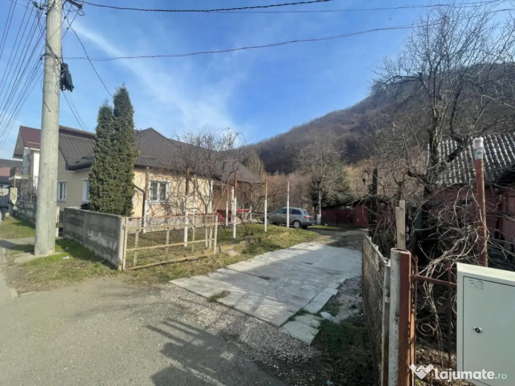 Casă unifamilială cu curte proprie, 100 mp, zona Ferneziu 