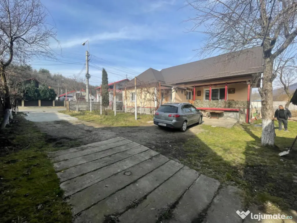 Casă unifamilială cu curte proprie, 100 mp, zona Ferneziu 