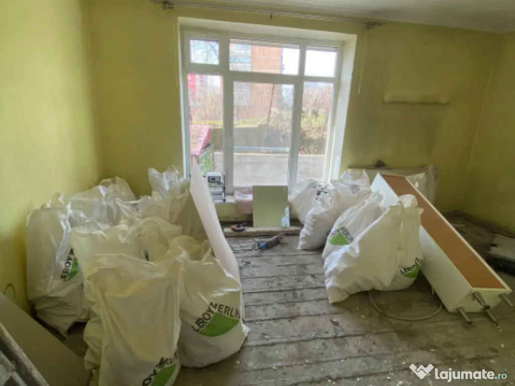 Garsonieră în curs de renovare, 34 mp, zona Centru 