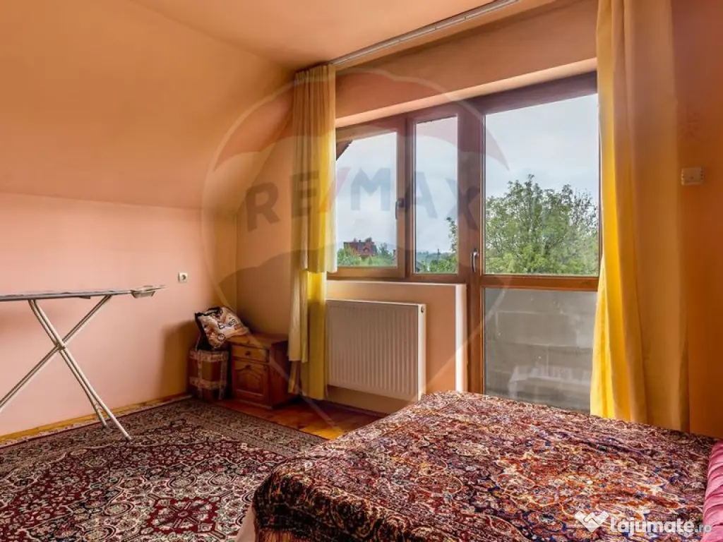 Casa cu 6 camere de vanzare, zona Centrala, Huedin 