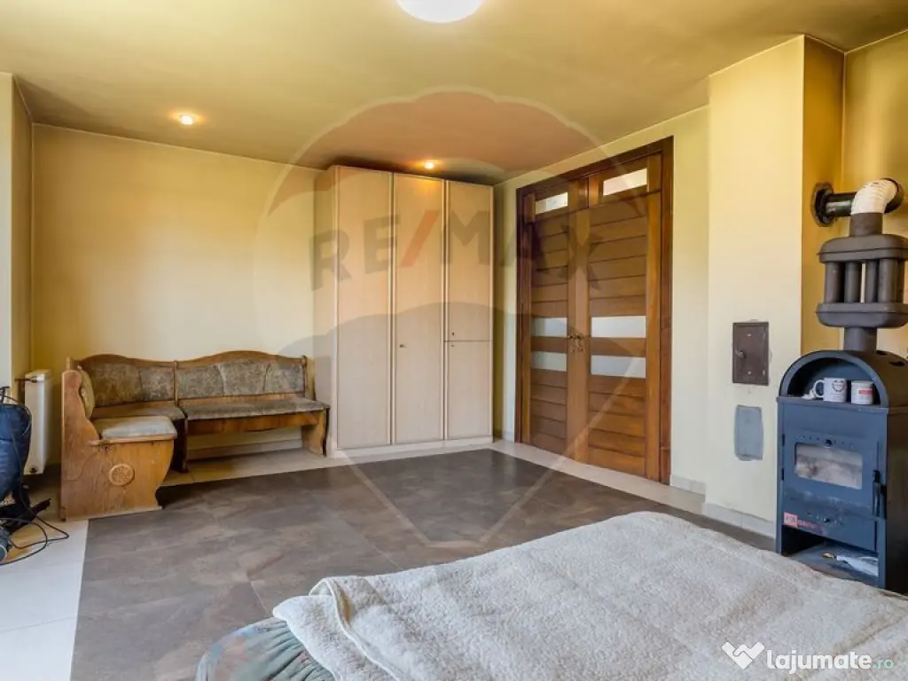 Casa cu 6 camere de vanzare, zona Centrala, Huedin 