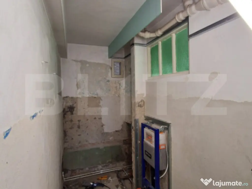Spațiu comercial 55 mp, în curs de renovare , 4 camere la