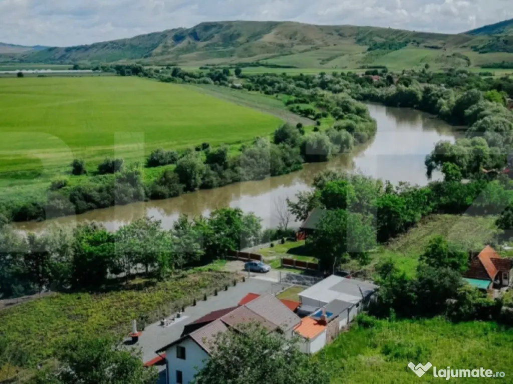 Proprietate pe malul Mureșului – Stâna de Mureș