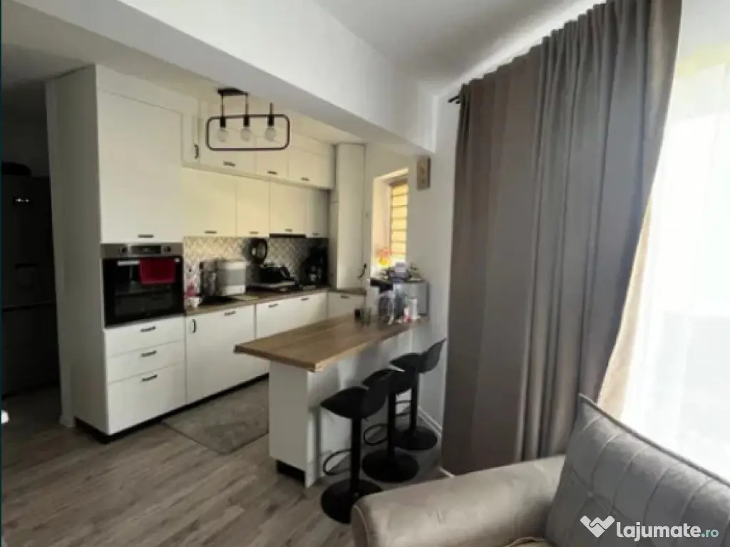 Apartament 3 camere, decomandat - zona Tractorul 