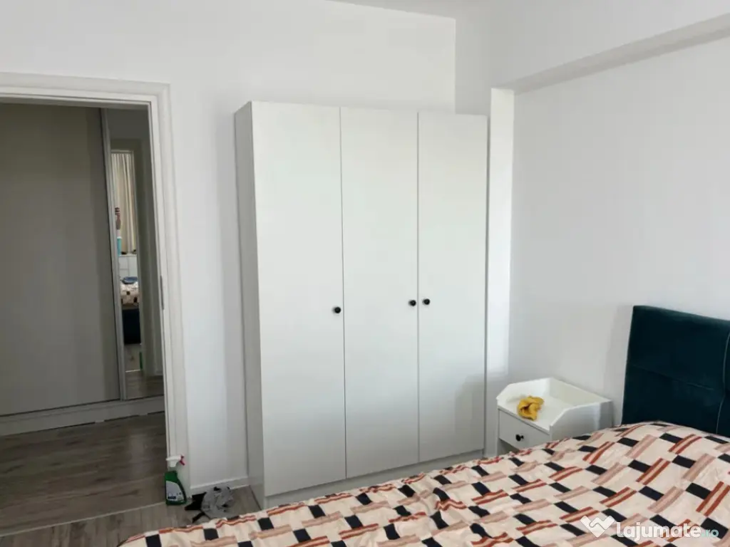 Apartament 3 camere, decomandat - zona Tractorul 