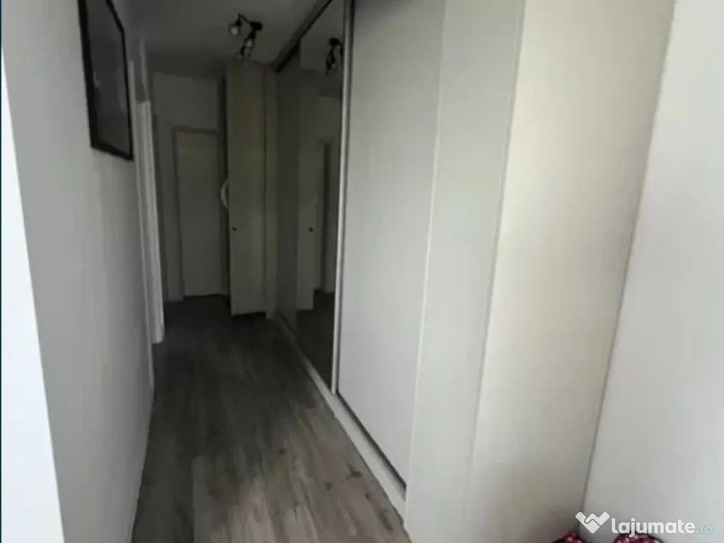 Apartament 3 camere, decomandat - zona Tractorul 