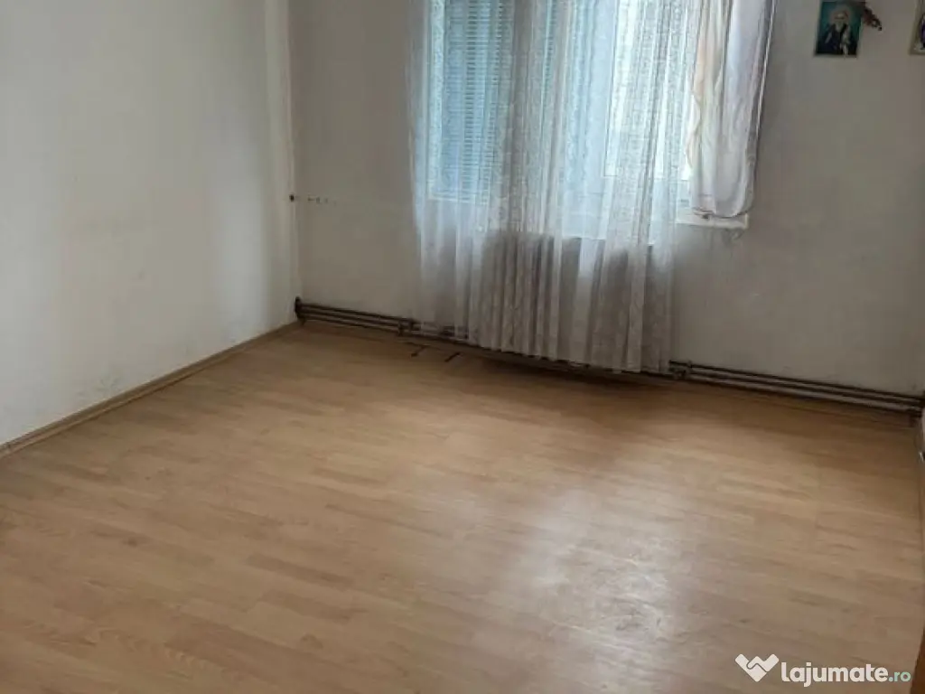 3 camere Decomandat 65 mp, Strada Modoran Ene