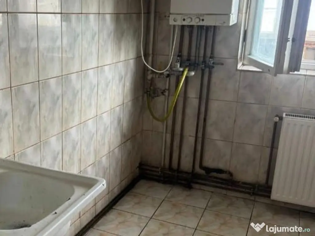 3 camere Decomandat 65 mp, Strada Modoran Ene