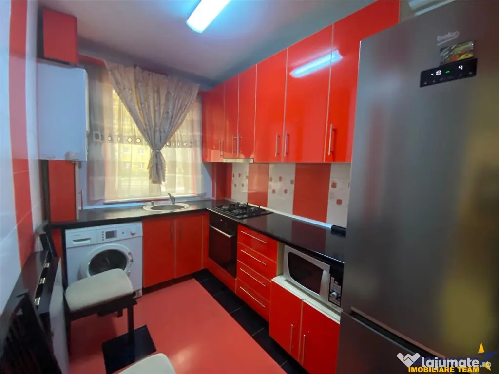 Decomandat, loc parcare, zona Grivitei, Brasov 