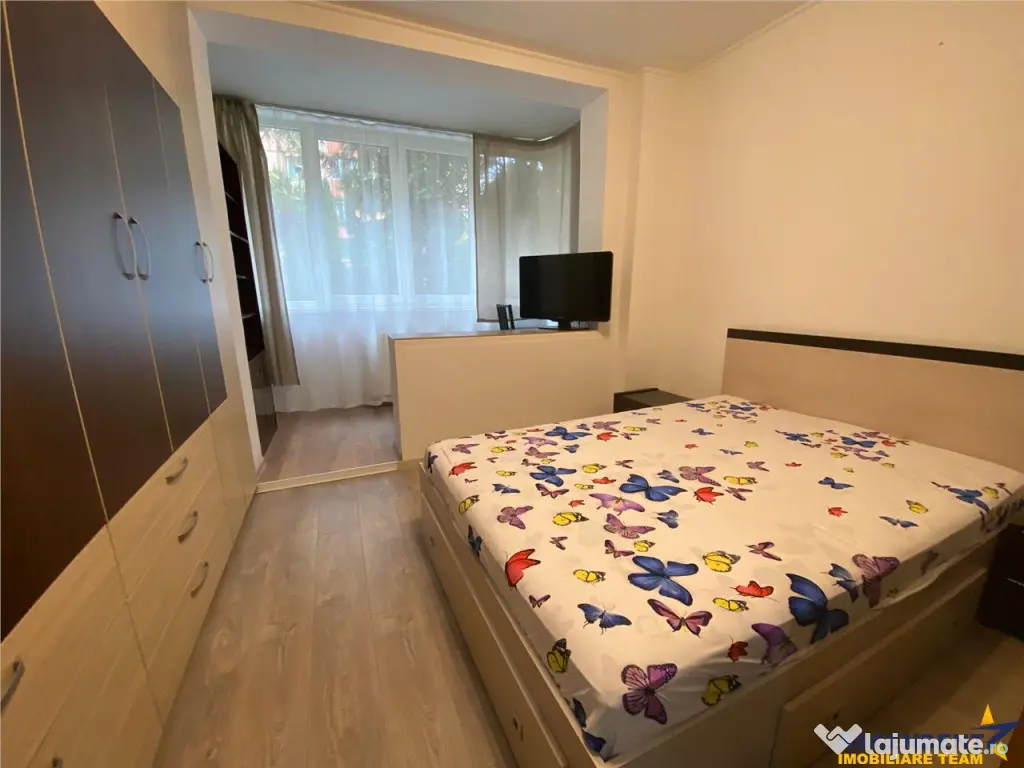 Decomandat, loc parcare, zona Grivitei, Brasov 