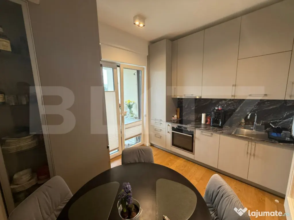 Apartament 3 camere decomandat, 98 mp, zona Sfintii Apostoli