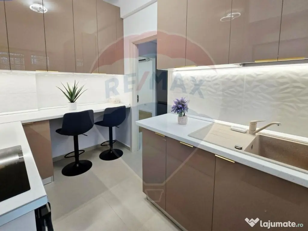 Apartament 4 camere de închiriat – Bd. Unirii / Str. V...