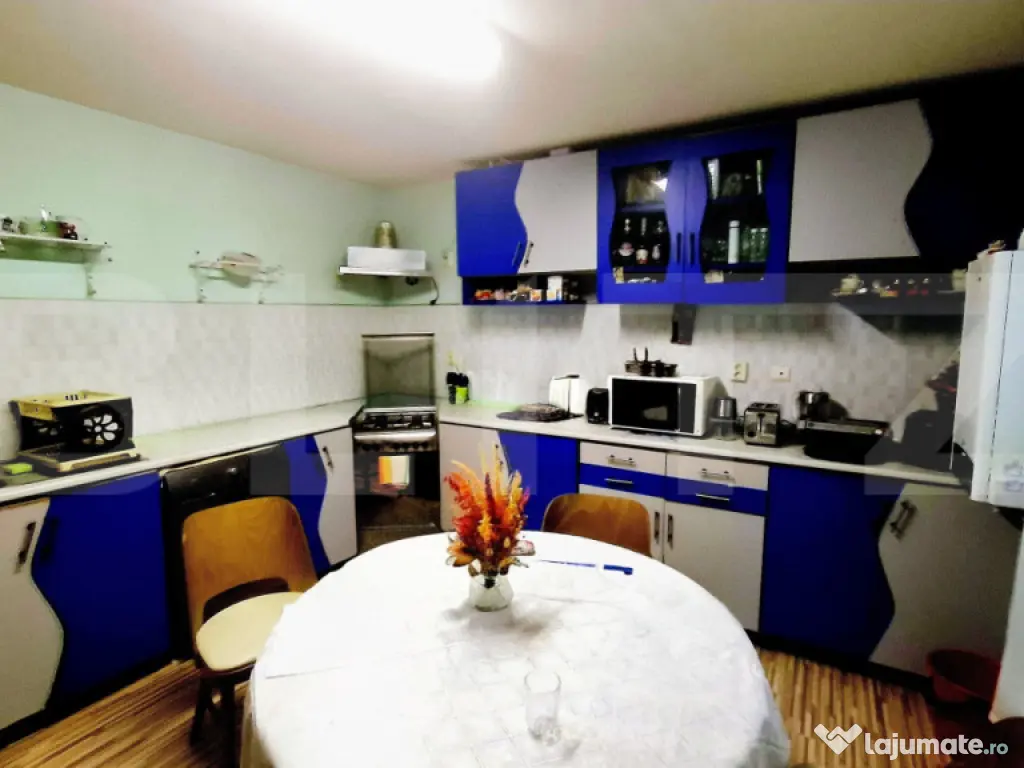 Unicitate!​Apartament spațios cu 3 camere, 102mp și curt 