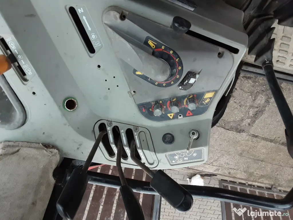 Tractor Massey-Ferguson 130 cp 