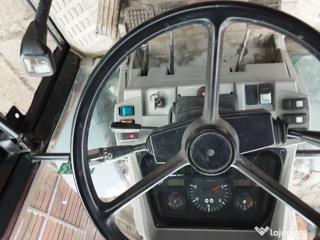 Tractor Massey-Ferguson 130 cp 