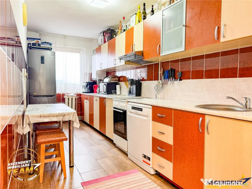 FILM!Apartament 3 camere,decomandat, vedere panoramica,Garii 