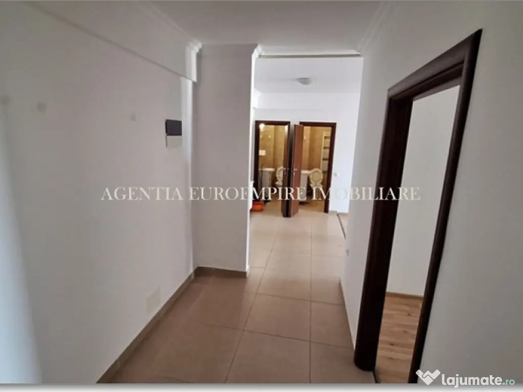 Apartament 3 camere decomandat de vanzare in Constanta, Bloc 2011