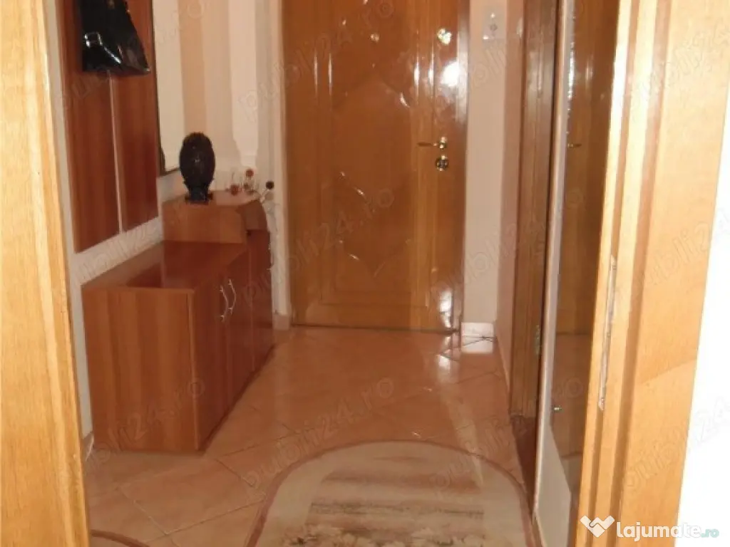 Inchiriez apartament 3 camere Stadion 