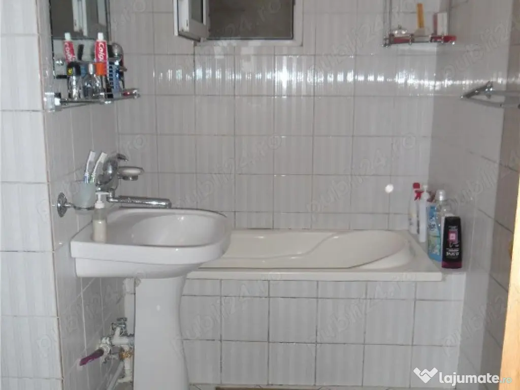 Inchiriez apartament 3 camere Stadion 