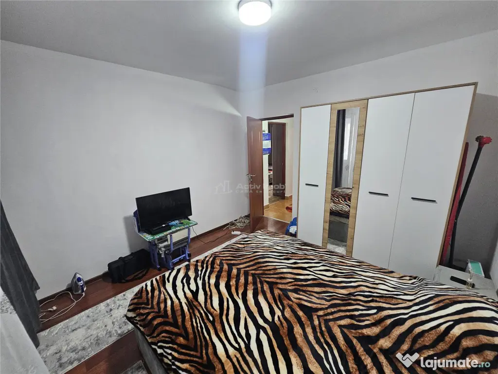 Resita, 3 Cam. Cf. 1, Mobilat Utilat, Et. 1, Bulevard, Micro