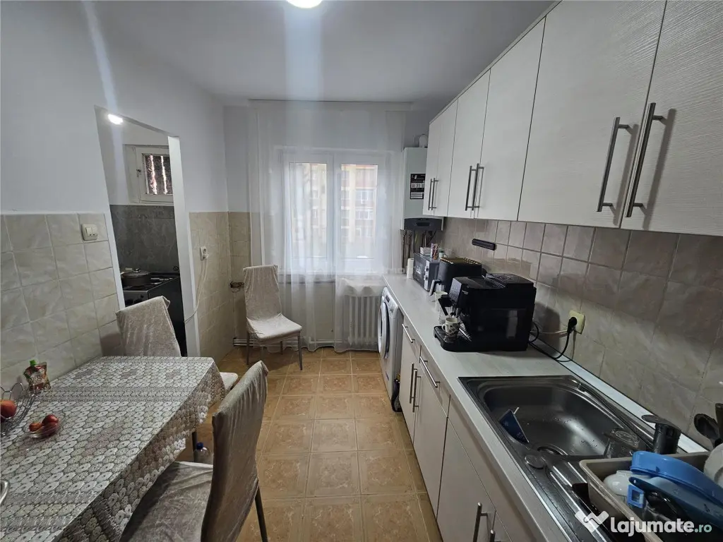 Resita, 3 Cam. Cf. 1, Mobilat Utilat, Et. 1, Bulevard, Micro