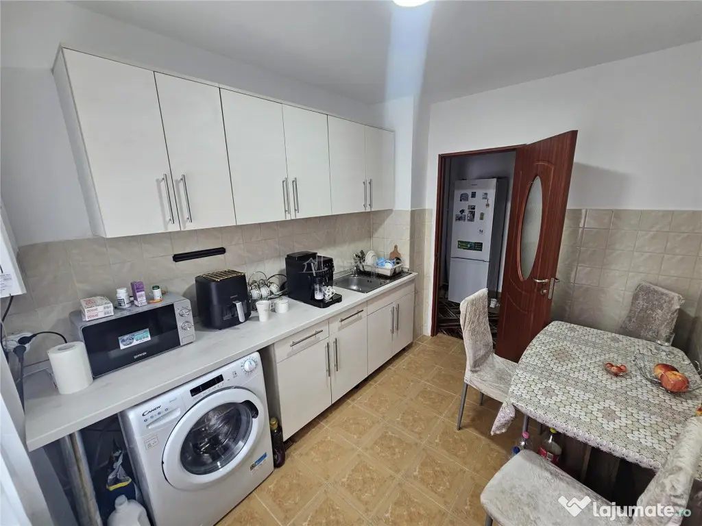 Resita, 3 Cam. Cf. 1, Mobilat Utilat, Et. 1, Bulevard, Micro