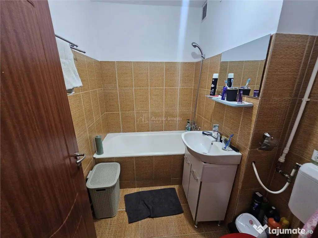 Resita, 3 Cam. Cf. 1, Mobilat Utilat, Et. 1, Bulevard, Micro