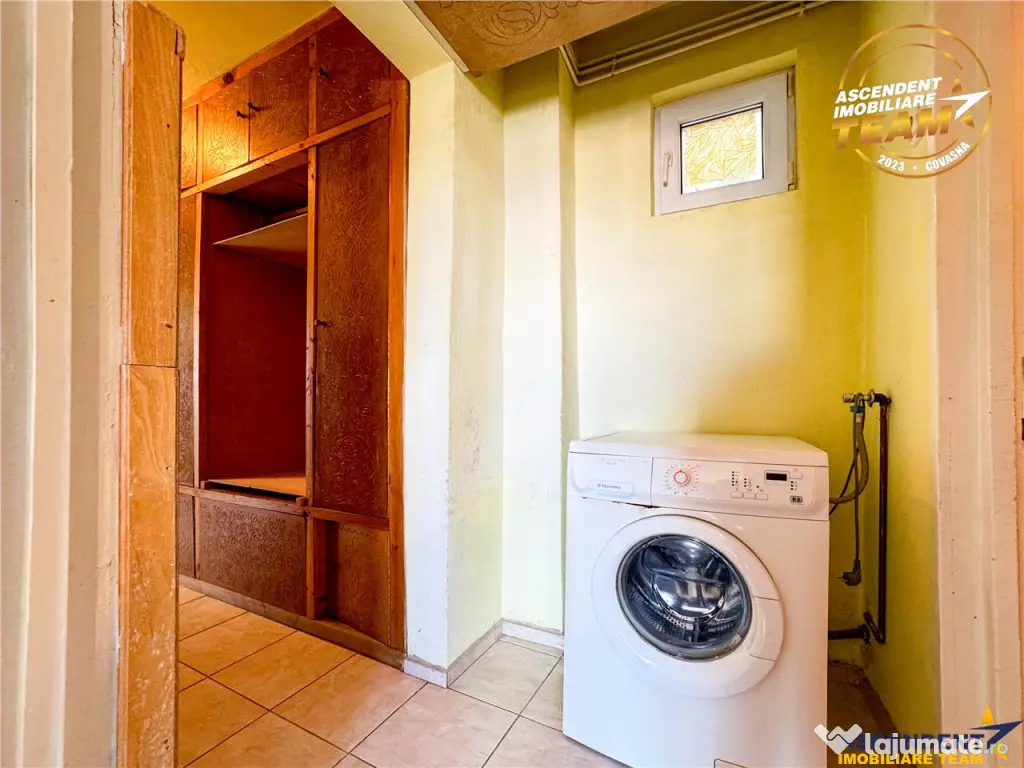 Film! Apartament cu 3 camere, decomandat, Ciucului, Sfantu G 