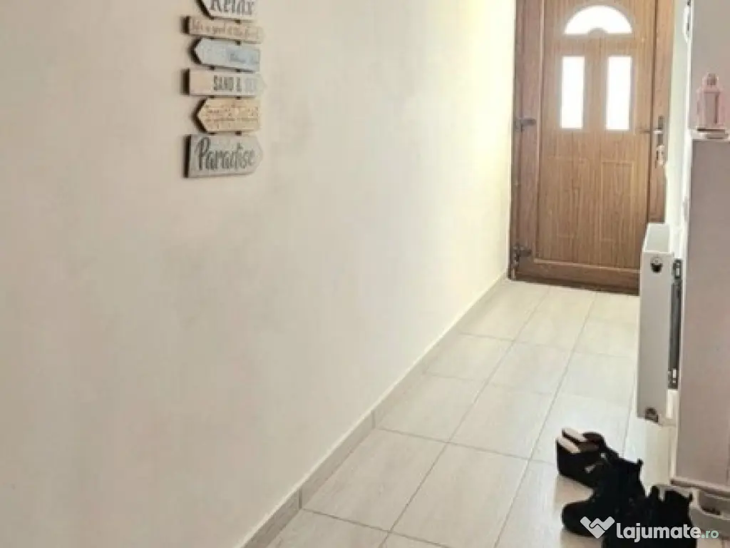 Vând casă in duplex