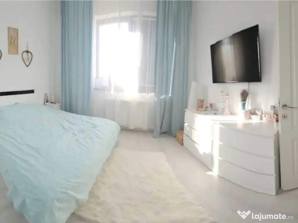 Vând casă in duplex