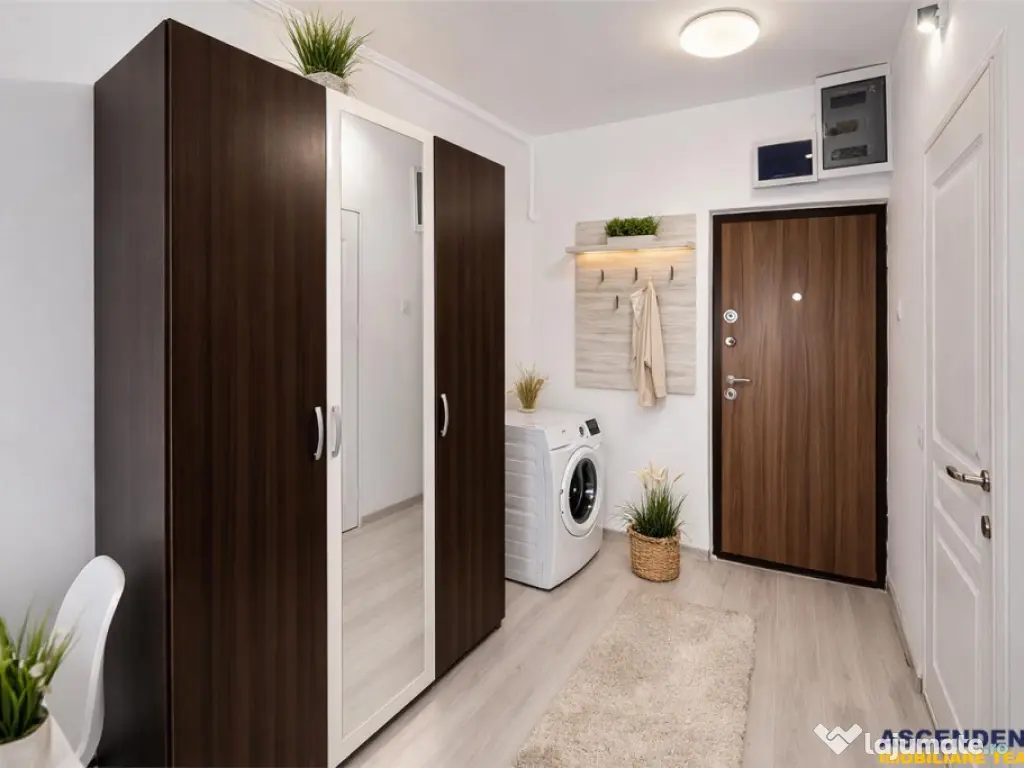 Garsoniera practica,Central: vis-a-vis de Universitatea Tran 