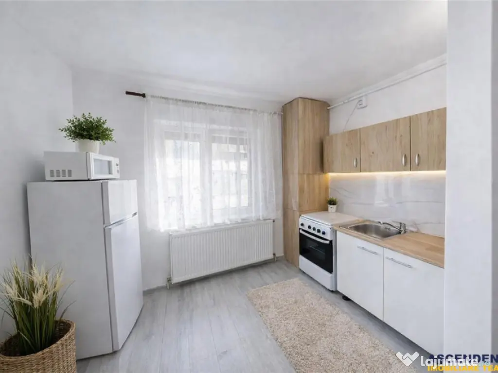 Garsoniera practica,Central: vis-a-vis de Universitatea Tran 