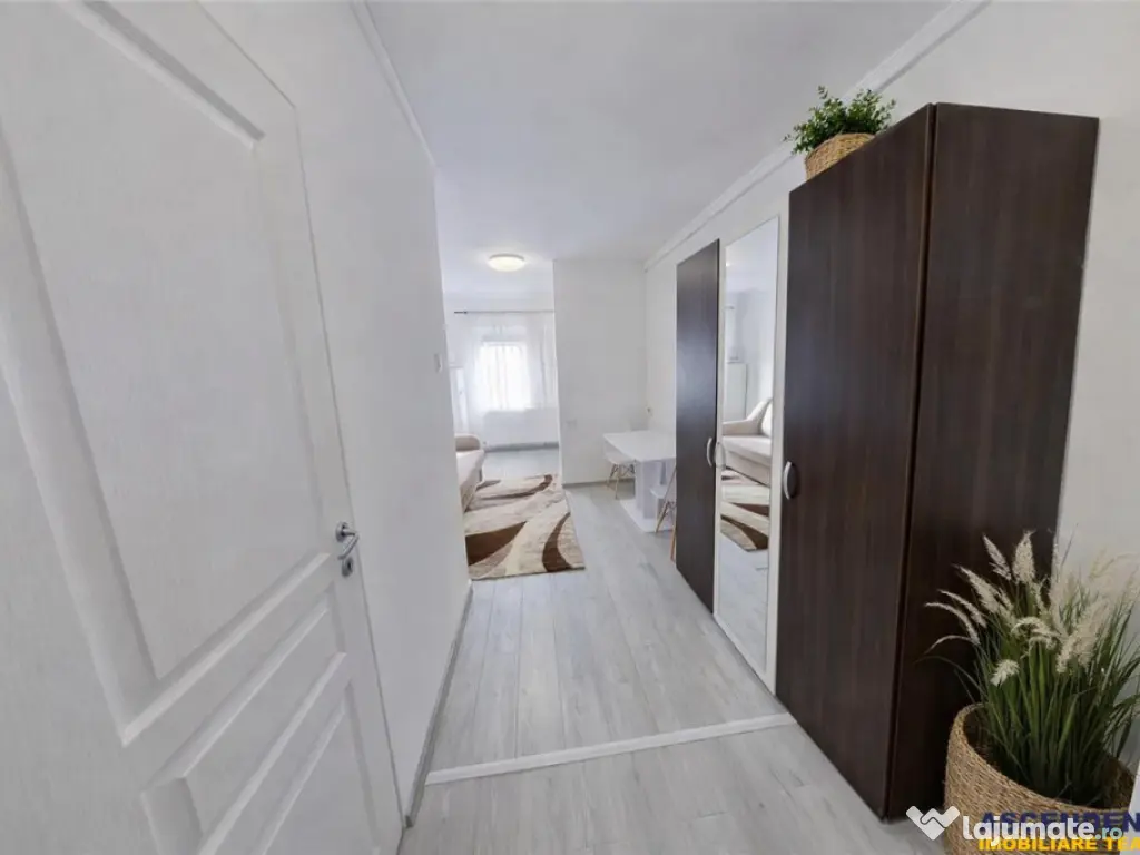 Garsoniera practica,Central: vis-a-vis de Universitatea Tran 