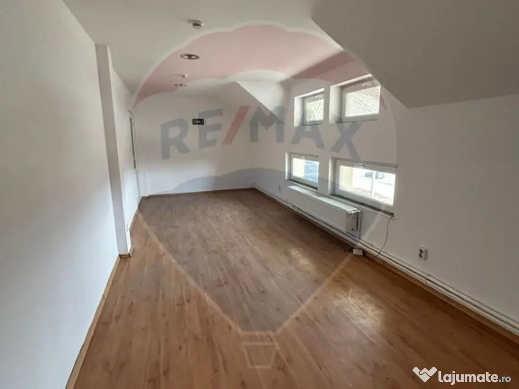 Spațiu comercial de 42.7mp de închiriat în zona Burdujeni 