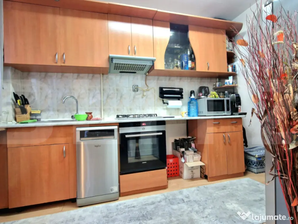 Apartament cu 3 camere, 69 mp, renovat, parcare, parter inal 