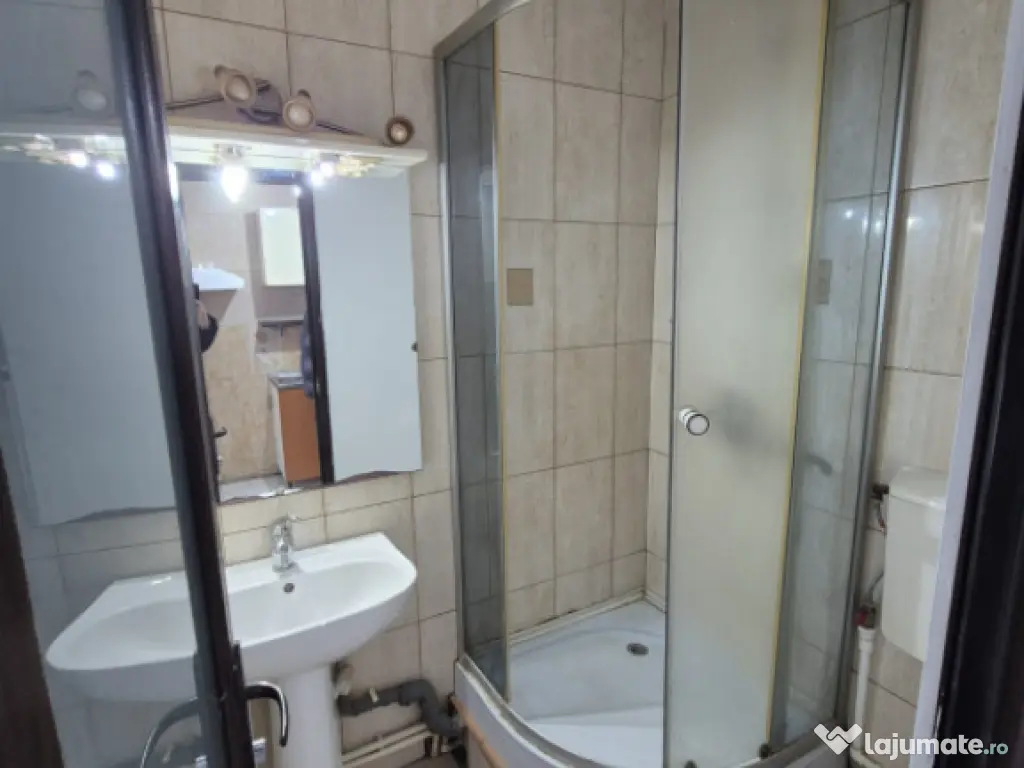 Camera de camin, zona Viziru 2, etaj 3. 