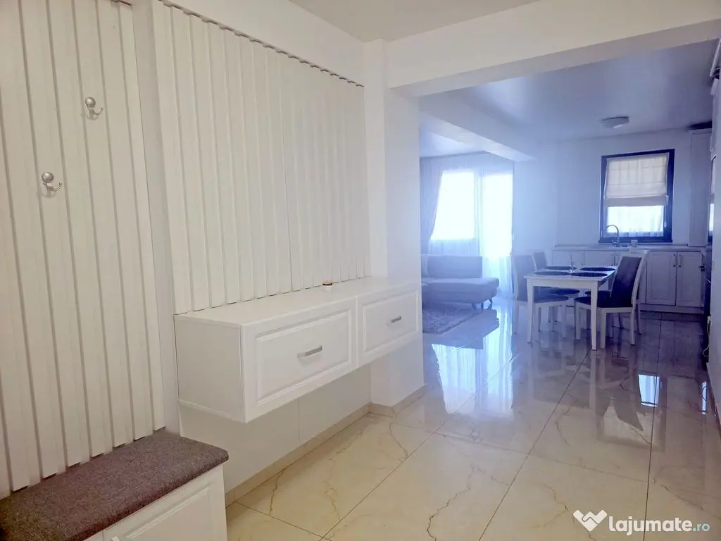 Inchiriere 2 camere Complex Roka, Micro 17 – parcare ??... 