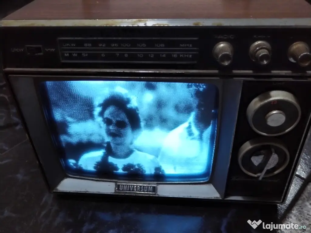 TV alb negru japonez Universum 