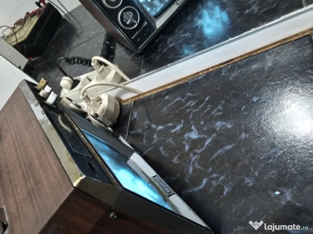 TV alb negru japonez Universum 