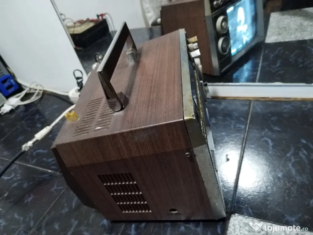 TV alb negru japonez Universum 