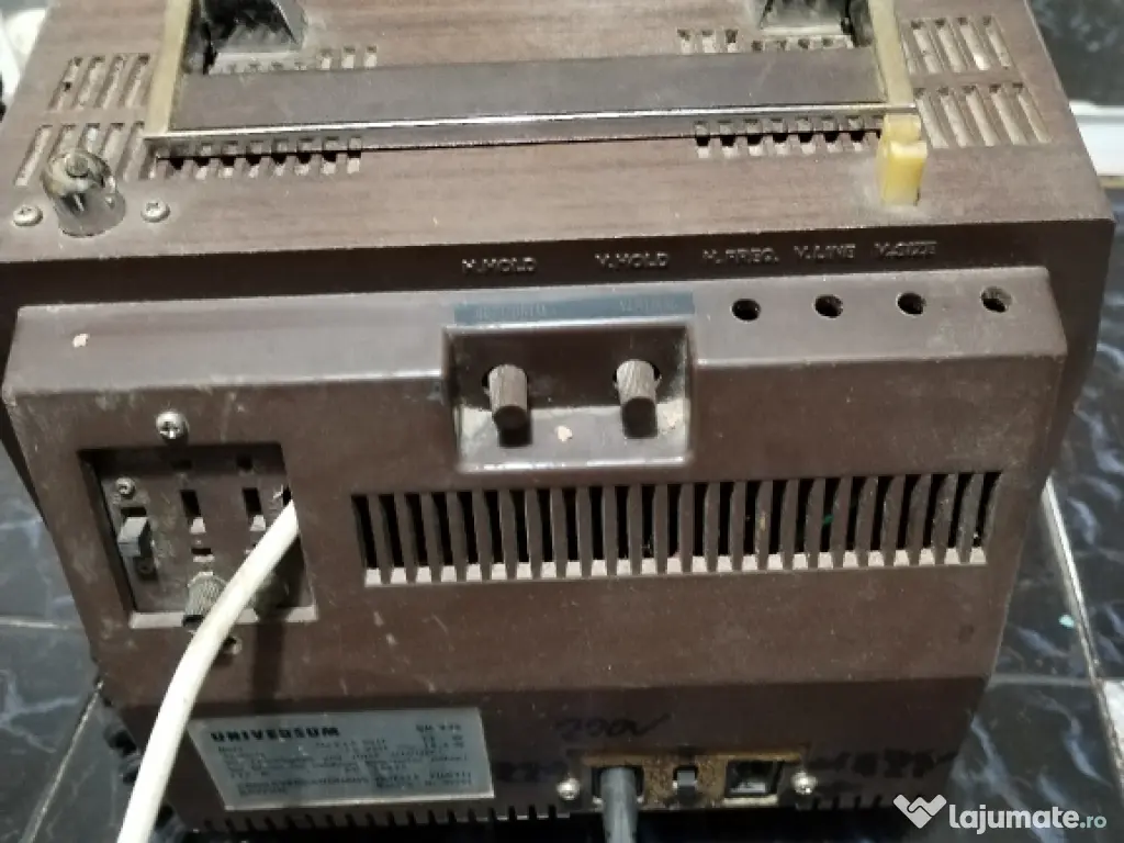 TV alb negru japonez Universum 