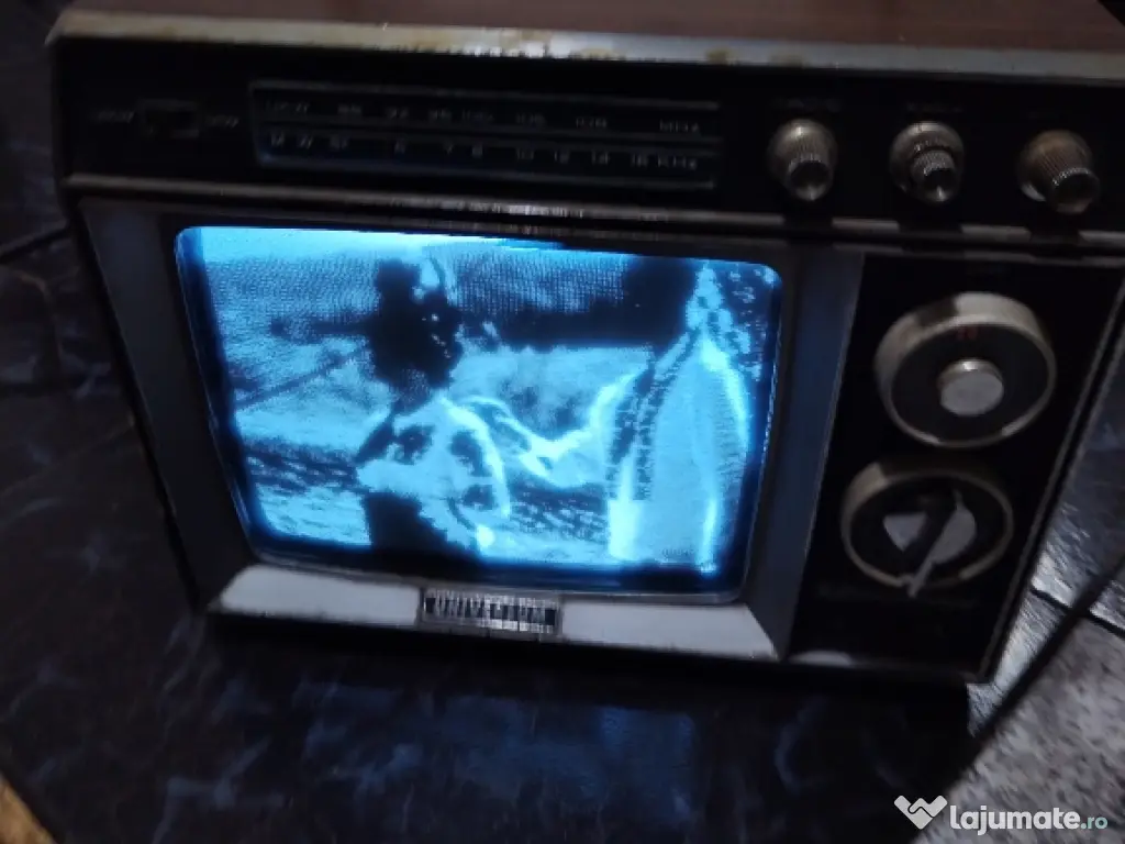 TV alb negru japonez Universum 