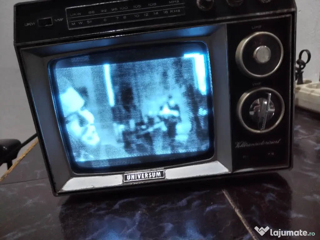 TV alb negru japonez Universum 