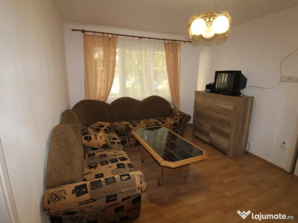 INCHIRIEZ apartament 2 camere semidecomandat,zona Centrala 